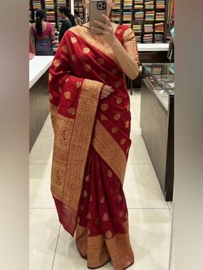 Traditional Red and Gold Women's Saree - Elegant Ethnic Wear
